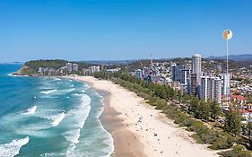 Beachfront Retreat At Burleigh, Breezy And Cosy